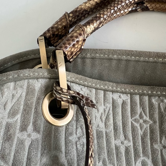 Louis Vuitton Limited Edition Jade Monogram Embossed Suede Whisper GM Bag - Picture 12 of 14